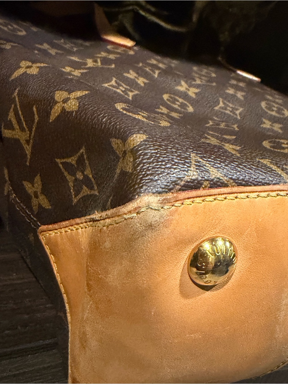 Louis Vuitton Wilshire Tote - Picture 12 of 14